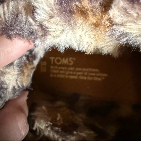TOMS Canvas Chukka High-Low Ankle Boot Shoe Green Faux Leopard Fur Lined
US 10 - Picture 7 of 11